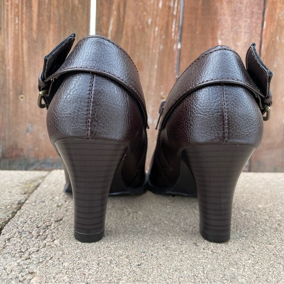 AEROSOLES Women’s Paisley Brown Heel Mule Almond Toe Side Zipper Size 7.5 - Picture 4 of 13